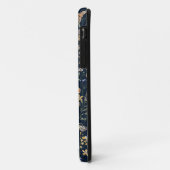 Étui iPhone à fleurs bleu marine Monogram (Dos/Gauche)