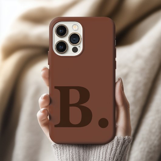 Étui personnalisé marron pour iPhone avec monogram