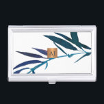 Étui Pour Cartes De Visite Carré en cuivre glam feuille monochrome<br><div class="desc">Porte-carte de visite professionnel monogrammé luxueux et glamour avec une branche feuille de laurier bleu océanique peinte à la main, avec un étiquette carré géométrique en cuivre et beige brillant. Idéal pour le maquilleur | coiffeuse | styliste de mode | décorateur intérieur | concepteur | architecte, propriétaire de boutique de...</div>