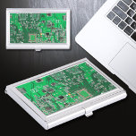 Étui Pour Cartes De Visite Carte circuit imprimé circuit vert PCB<br><div class="desc">PCB Circuit Board cadeaux pour les geeks ou cadeaux pour les nerds. En voici un pour l'Ordinateur Nerd ou Geek en chacun de nous. Geek Sortez votre Nerd avec cette carte de circuit imprimé circuit imprimé circuit électronique circuit imprimé. Il s'agit d'une image de fond d'un circuit imprimé ou d'une...</div>