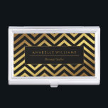Étui Pour Cartes De Visite Chevrons élégants de feuille d'or de Faux<br><div class="desc">Conception élégante et chic de motif sans couture de chevrons de feuille d'or de faux. Personnalisé avec votre nom ou monogramme,  profession,  ou tout texte de votre choix.</div>