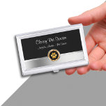 Étui Pour Cartes De Visite Étui de carte de visite classique pour animaux de<br><div class="desc">Coques cartes de visite à thème pour animaux dans un design élégant avec des éléments de design couleur argent et or, y compris un symbole empreinte de patte et un espace texte que vous pouvez personnaliser pour convenir à votre entreprise à thème pour animaux de compagnie. Pensez-y comme un modèle...</div>