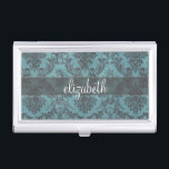 Étui Pour Cartes De Visite Modèle Damas vintage avec Monogramme<br><div class="desc">Un design grunge avec une touche moderne. Ajoutez votre nom ou votre monogramme. Si vous devez apporter des modifications à l'illustration,  cliquez sur le bouton customiser pour apporter des modifications.</div>