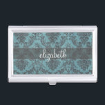 Étui Pour Cartes De Visite Modèle Damas vintage avec Monogramme<br><div class="desc">Un design grunge avec une touche moderne. Ajoutez votre nom ou votre monogramme. Si vous devez apporter des modifications à l'illustration,  cliquez sur le bouton customiser pour apporter des modifications.</div>