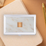Étui Pour Cartes De Visite Monogramme carré en cuivre métallique en marbre gr<br><div class="desc">Luxueux élégant professionnel glamour de marbre gris doré à motif monogrammé porte carte de visite pour maquillage artiste | coiffeuse | styliste de mode | décorateur intérieur | concepteur | architecte avec brillant beige tan en cuivre look carré géométrique étiquette. Un choix parfait pour un look élégant et sophistiqué. —...</div>