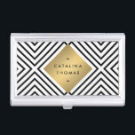 Étui Pour Cartes De Visite Mood géométrique Gras Motif noir et blanc<br><div class="desc">Coordonner avec le modèle de carte de visite Geométrique Mod Bold Black and White Motif d'ici 12 h 01. Le motif noir et blanc audacieux de ce porte-carte de visite personnalisé est élégant et unique. Votre nom ou nom d'entreprise est élégamment affiché dans le faux coffret en or métallique. Un...</div>