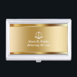 Étui Pour Cartes De Visite Titulaire de carte de visite du procureur<br><div class="desc">Porte carte de visite procureur avec cool simulé or métal arrière - plan imprimé sur le devant et l'échelle de justice avec votre nom et votre profession hardiment affiché pour une première impression optimale. Conçu pour tenir vos cartes de visite et les protéger avec style pour un avocat, le personnel...</div>