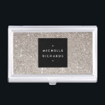 Étui Pour Cartes De Visite Titulaire d'une carte d'affaires de Parties scinti<br><div class="desc">Coordonnée avec le modèle "Glamour Silver Parties scintillant Modern Beauty Business Card Template". © 1201AM CREATIVE</div>