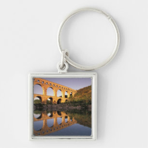 EU, Frankrijk, Provence, Gard, Pont du Gard. 2 Sleutelhanger