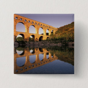 EU, Frankrijk, Provence, Gard, Pont du Gard. 2 Vierkante Button 5,1 Cm