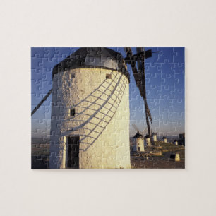 EU, Spanje, Consuegro, La Mancha. Windmolens en Legpuzzel