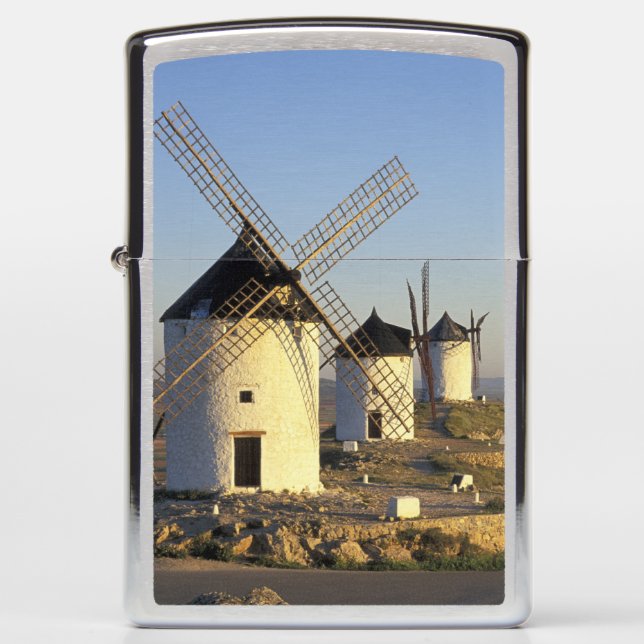 EU, Spanje, La Mancha, Consuegra. Windmolens en (Voorkant)