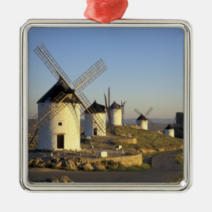 EU, Spanje, La Mancha, Consuegra. Windmolens en Metalen Ornament