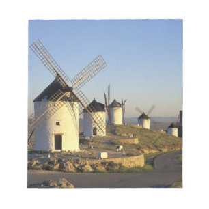 EU, Spanje, La Mancha, Consuegra. Windmolens en Notitieblok