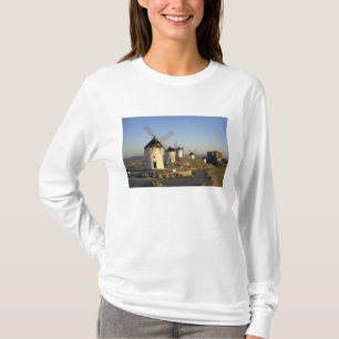EU, Spanje, La Mancha, Consuegra. Windmolens T-shirt