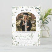 Eucalyptus Arch Photo Graduation Invitation (Debout devant)
