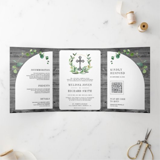 Eucalyptus Grijs Hout Cross Katholieke bruiloft Drieluik Uitnodiging (Binnen)