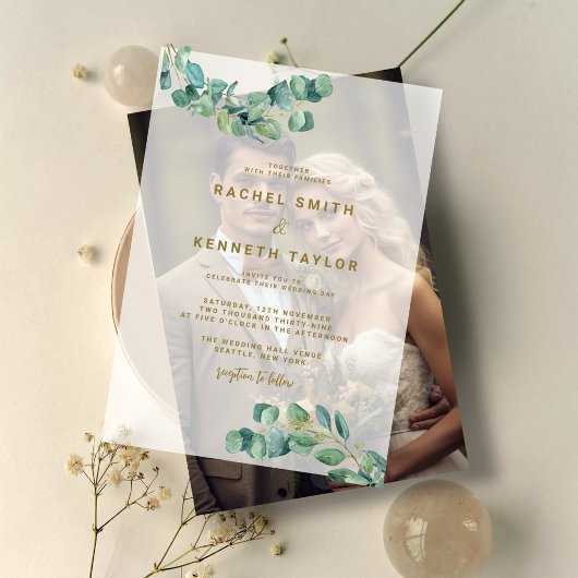 Eucalyptus groen laat minimalistische rustieke bru vellum uitnodigingen