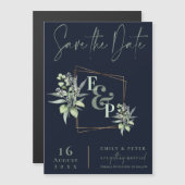 Eucalyptus Monogram Groen Bruiloft Save the Date Magnetische Uitnodiging (Voorkant / Achterkant)