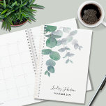 Eucalyptus personnalisé verdure<br><div class="desc">Cet élégant planificateur personnalisé est décoré de feuilles d'eucalyptus aquarelle dans des tons doux de vert. Facile à personnaliser. Pour modifier davantage, utilisez l'outil de conception pour modifier la police, la taille de police ou la couleur. Parce que nous créons notre oeuvre, vous ne trouverez pas cette image exacte d'autres...</div>