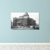 Eugene, Oregon Scene met foto van stadhuis Canvas Afdruk (Insitu (Houten vloer))
