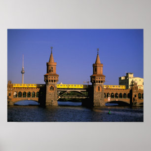 Europa, Duitsland, Berlijn. Kreuzberg, Oberbaum Poster
