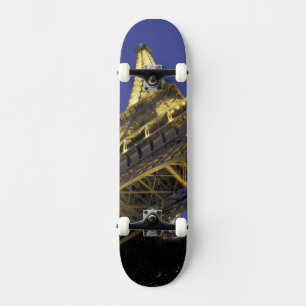 Europa, Frankrijk, Parijs, Eiffeltoren, avond 2 Skateboard