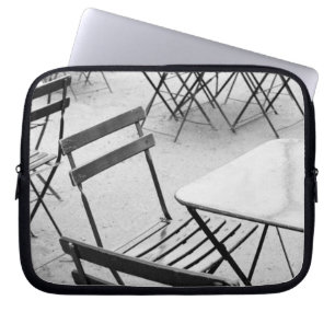 Europa, Frankrijk, Parijs. Stoelen, Jardin du 3 Laptop Sleeve