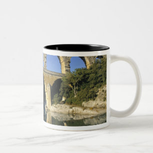 Europa, Frankrijk, Pont du Gard. Pont du Gard, Tweekleurige Koffiemok