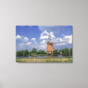 Europa, Nederland, Kinerdijk. Een windmolen staat Canvas Afdruk
