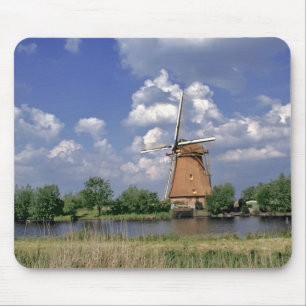 Europa, Nederland, Kinerdijk. Een windmolen staat Muismat