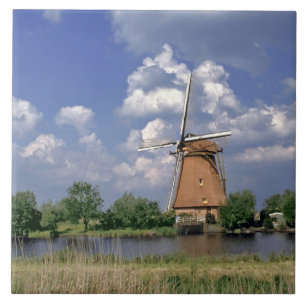 Europa, Nederland, Kinerdijk. Een windmolen staat Tegeltje