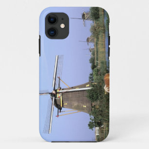 Europa, Nederland, Zuid Holland, Kinderdijk. 2 iPhone 11 Hoesje