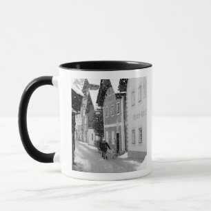 Europa, Oostenrijk, Hallstat. Besneeuwde straat Mok