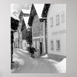 Europa, Oostenrijk, Hallstat. Besneeuwde straat Poster