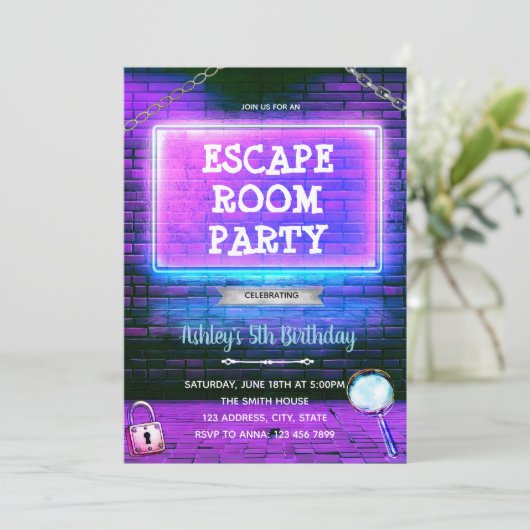 Evasion jeu anniversaire Invitation (Debout devant)