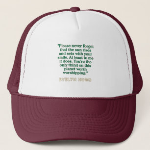 Evelyn Hugo Quote - Sun stijgt met je glimlach Trucker Pet