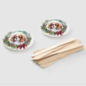 Éventail Cavalier King Christmas Wreath Festive Pup (Non-assemblé)