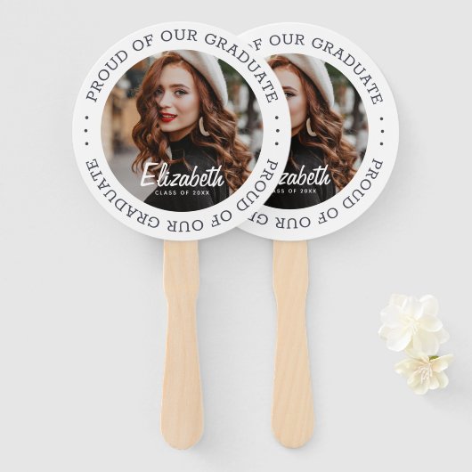 Éventail Fière de notre Graduate 20XX Simple Graduation Pho (Devant et derrière)