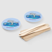 Éventail Illustration de dauphins heureux adorables (Non-assemblé)