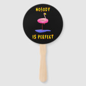 Éventail Personne n'est parfait - flamant avec anneau de na (Dos)