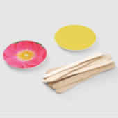 Éventail rose de couleur saumon avec un centre jaune sur un (Non-assemblé)