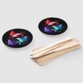 Éventail Trois papillons brillants sur l'arrière - plan de (Non-assemblé)