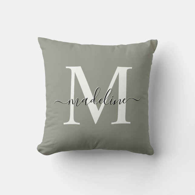 Evergreen Fog Elegant Script Monogram Kussen (Voorkant)