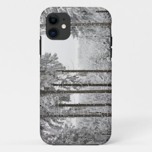 Evergreen forest in de winter iPhone 11 hoesje