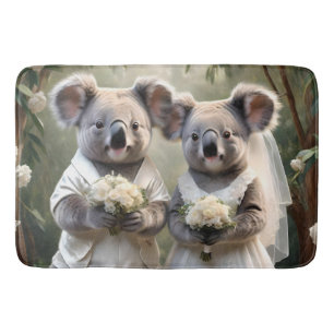 Evergreen Vows: Een Koala-bruiloft in het wit Badmat