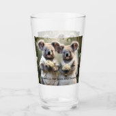Evergreen Vows: Een Koala-bruiloft in het wit Glas (Voorkant)