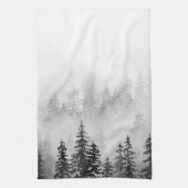 Evergreens in het bos Foggy Mountain in het zwart Theedoek (Verticaal)