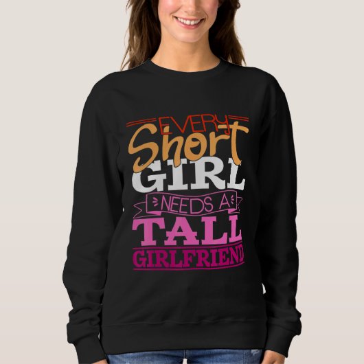 Every Short Girl Needs A Tall Girlfriend Lesbian L Trui (Voorkant)