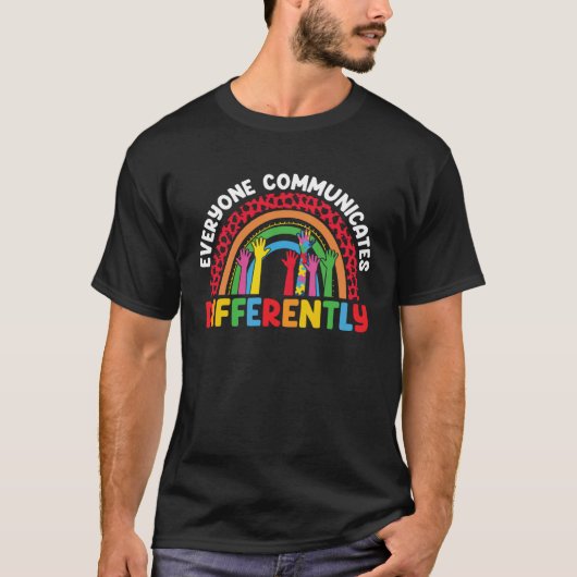 Everyone Communicates Differently Autism Social Wo T-shirt (Voorkant)